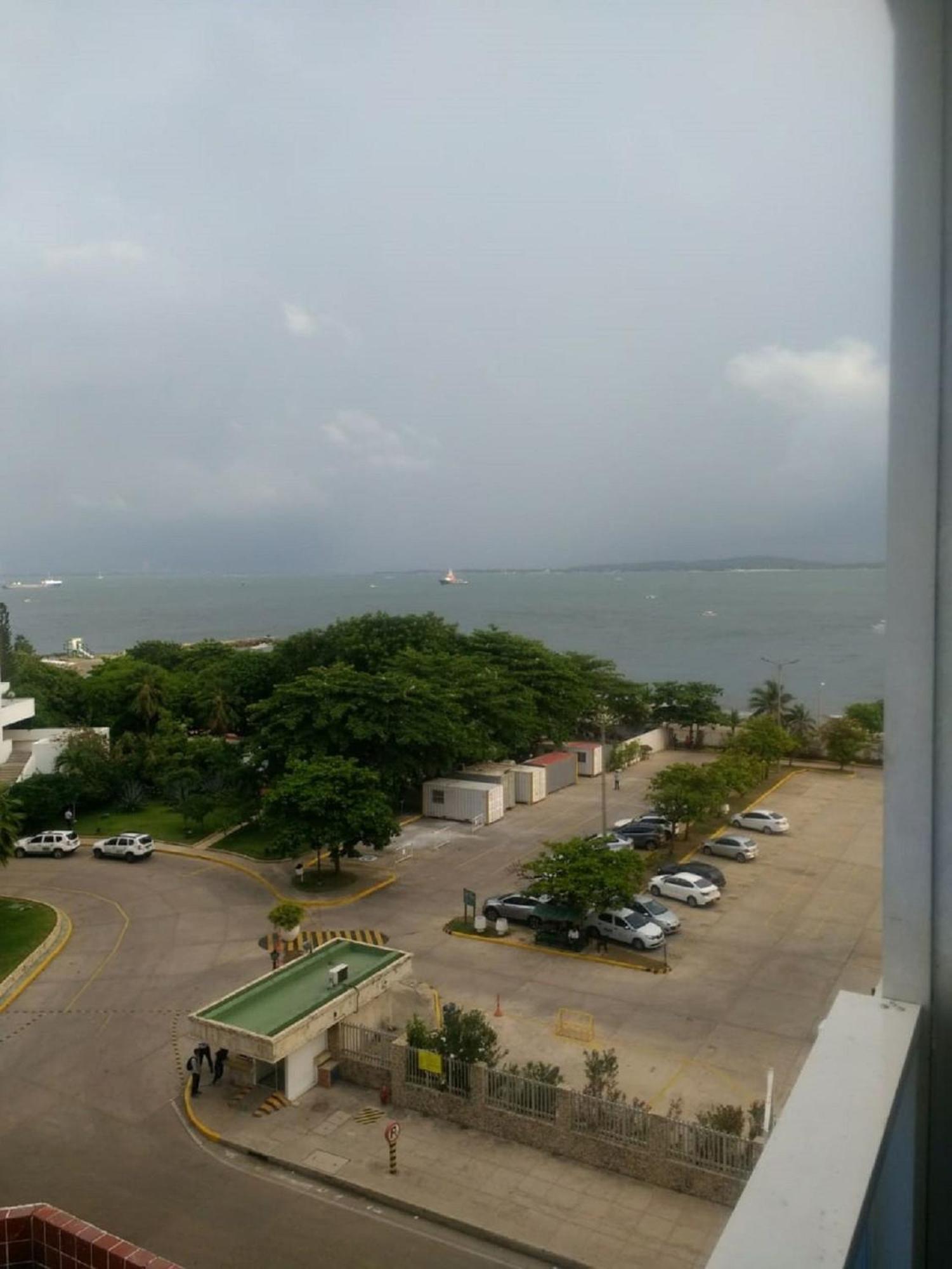 In Ocean Front 1c5 *